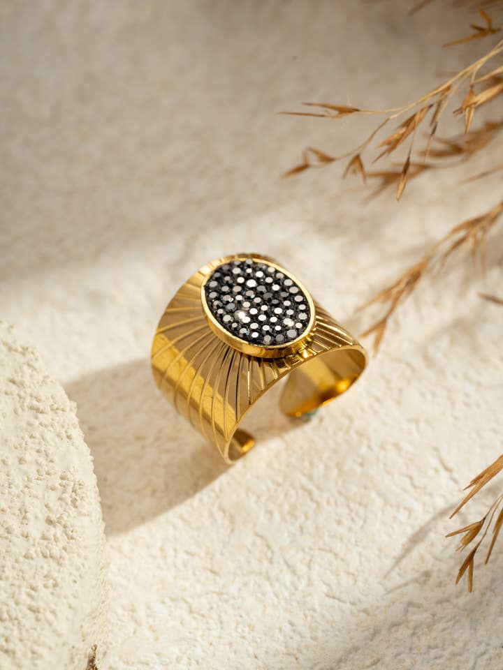 Large Gold-Plated Stainless Steel Ring with Oval Adorned with Sparkling Rhinestones for wholesale by COSMOS