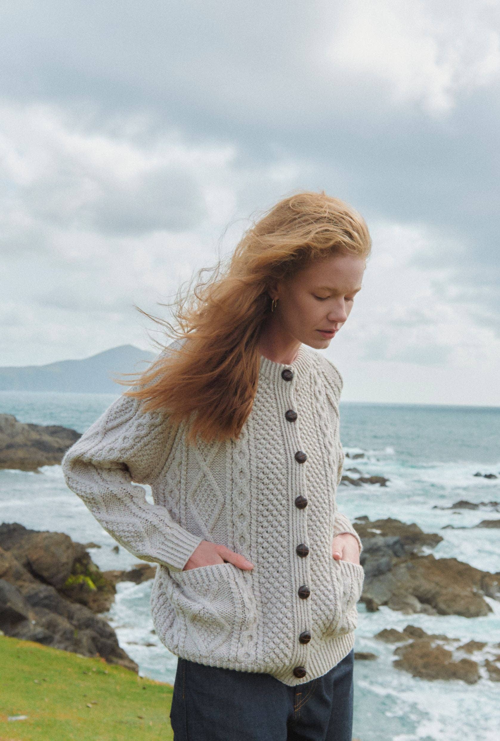 Aran Woollen Mills – Cardigan - Mulher por atacado – Breaffy Ladies Aran Casdigan - Aveia3