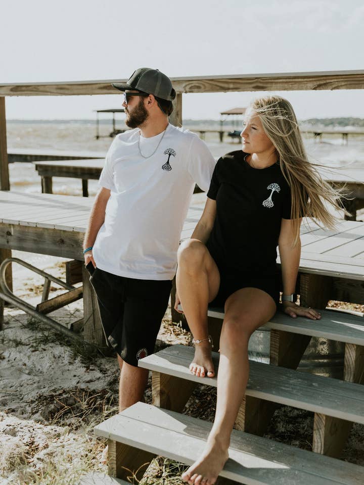 Forever Rooted Tee for engroshandel hos Forever Rooted Apparel