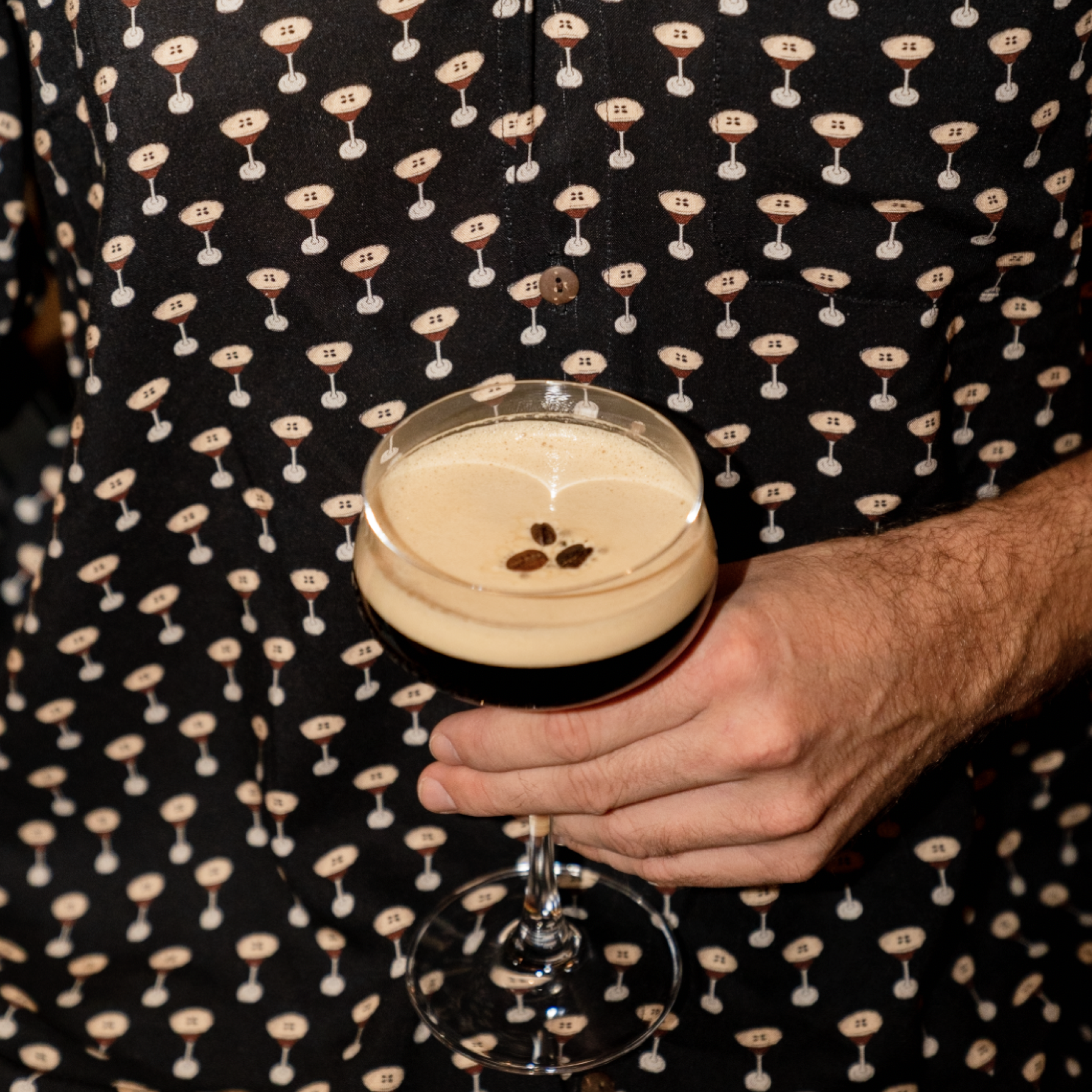 Negro Camisa de manga corta con estampado de Martini Espresso para hombre de venta al por mayor en Faire1