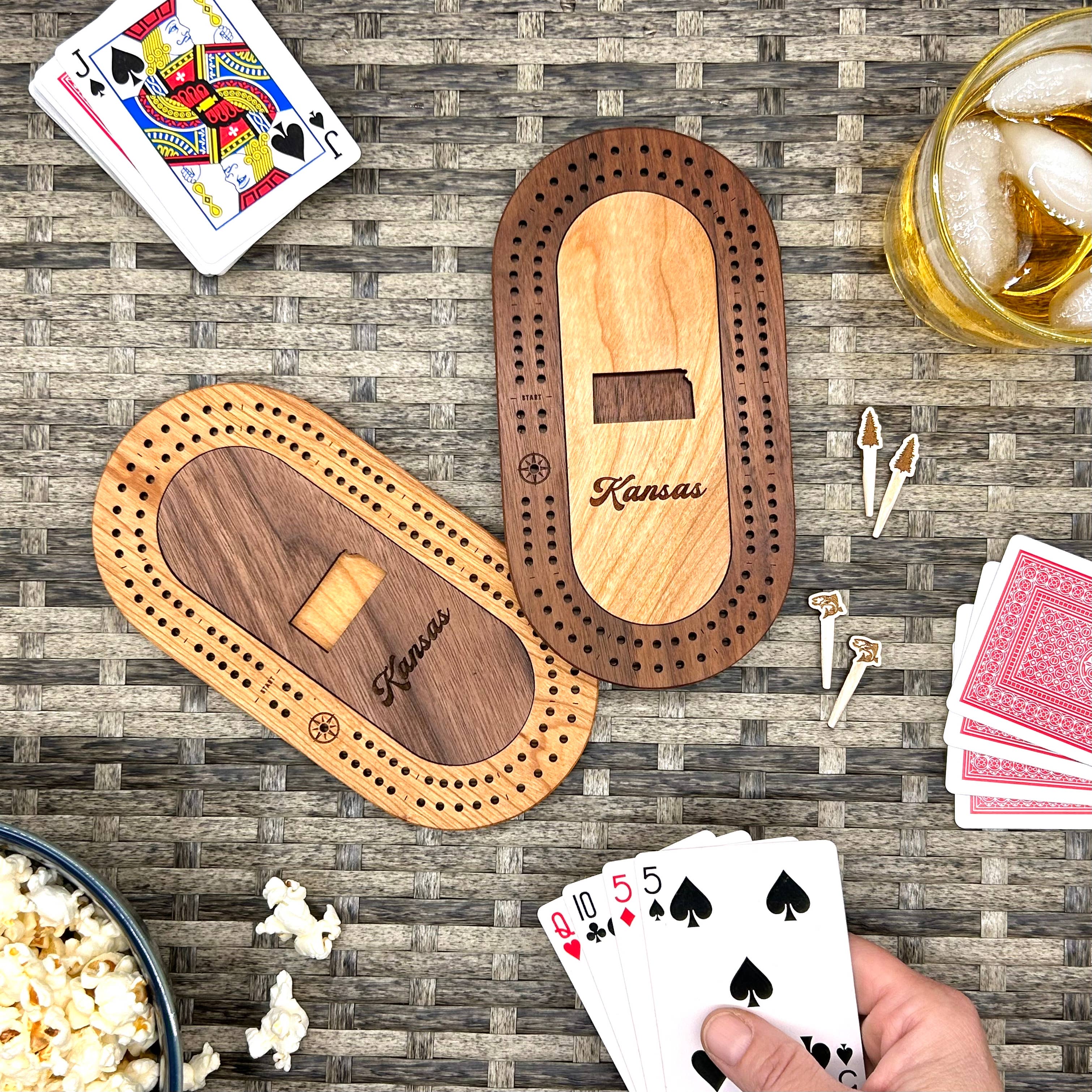 Cast & Carve - Venta al por mayor Juegos de mesa - Juego de minitablas de viaje de EE. UU., con pinzas personalizadas14