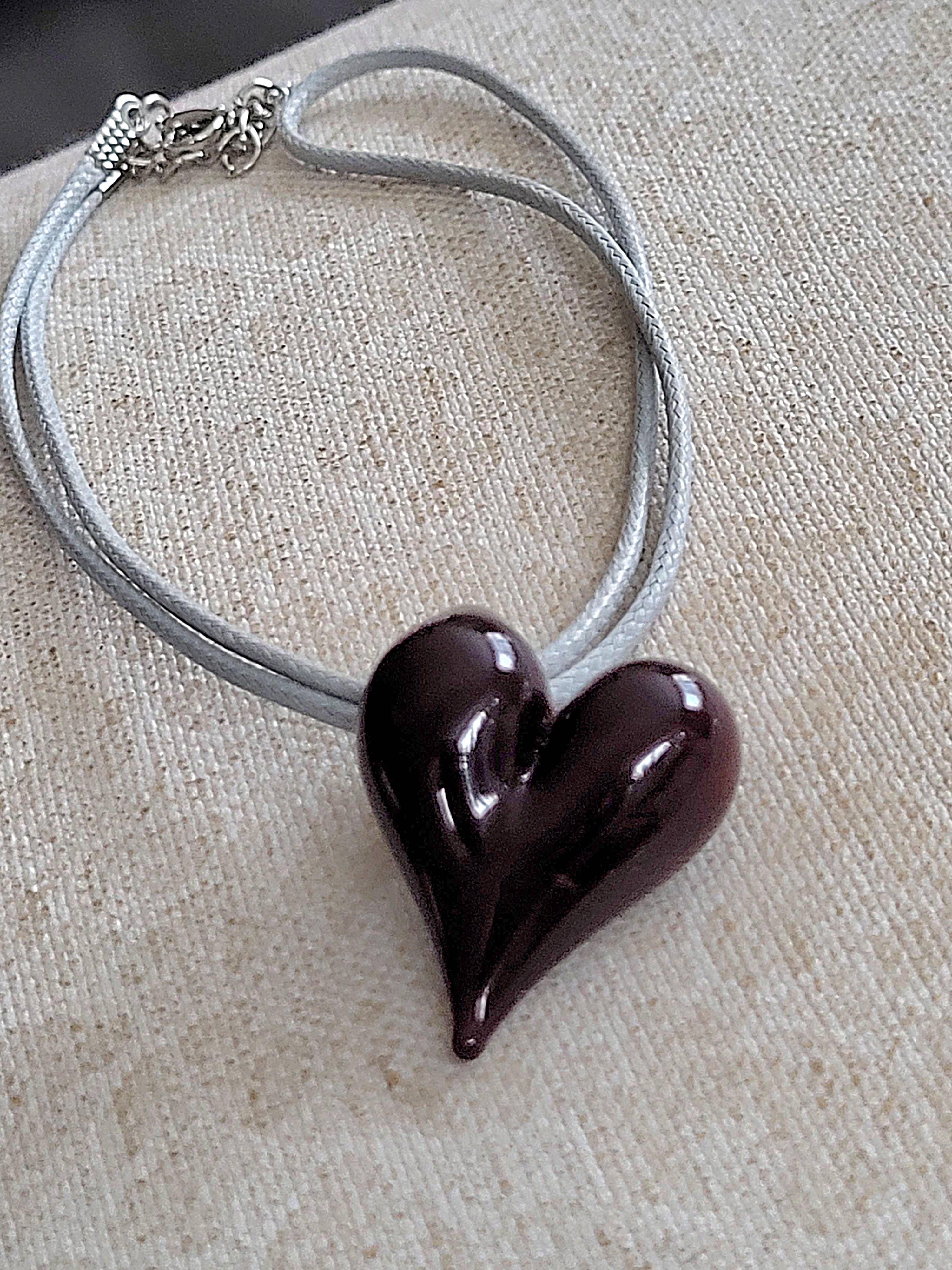 AB Glass Designs – wholesale Hänge-/berlockhalsband – Blåst glas hjärta halsband -olika färgalternativ (kopia)2