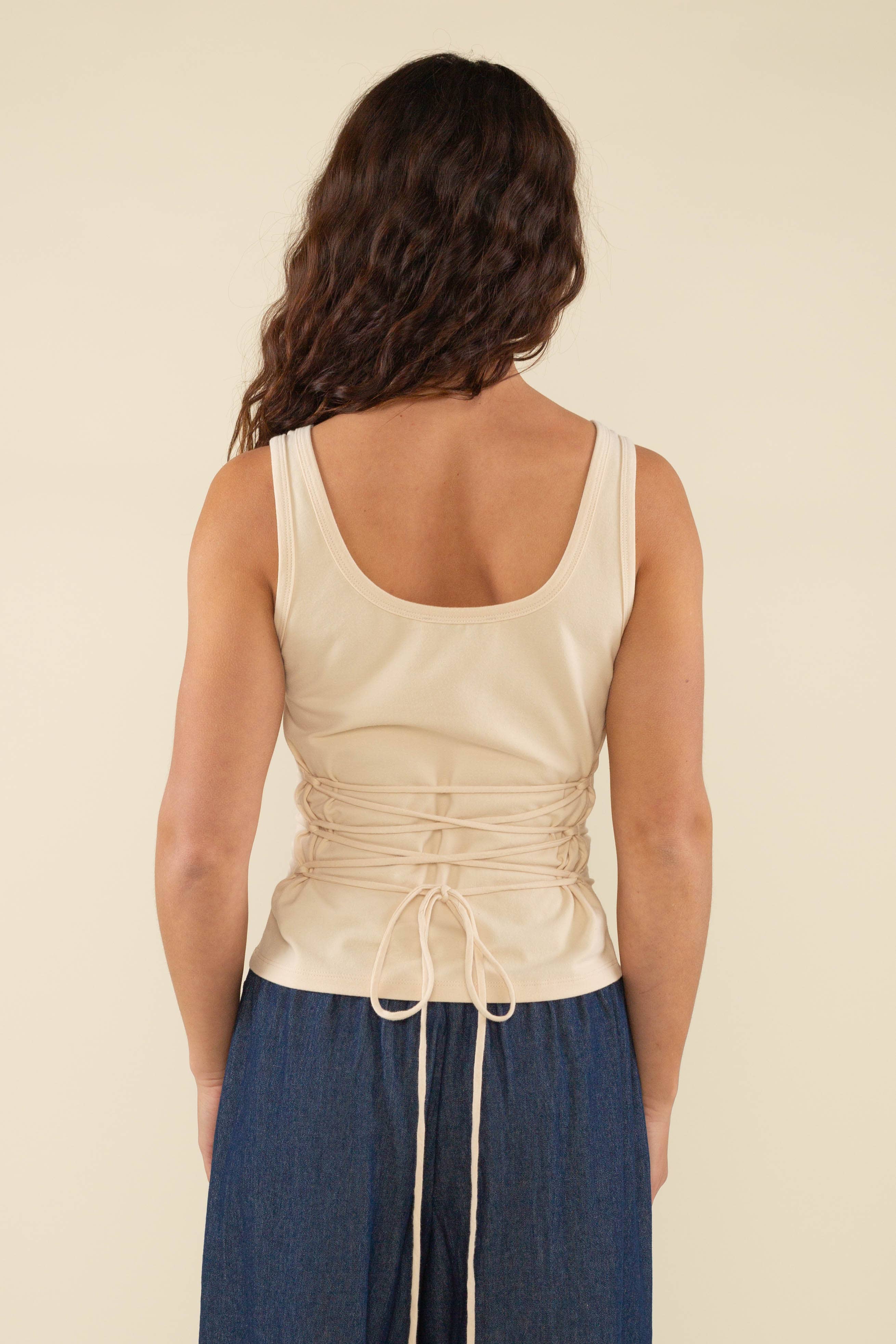 NLT – Tops – Mulher por atacado – Caris Top de Jersey com Laço nas Costas - Tamanho Grande8