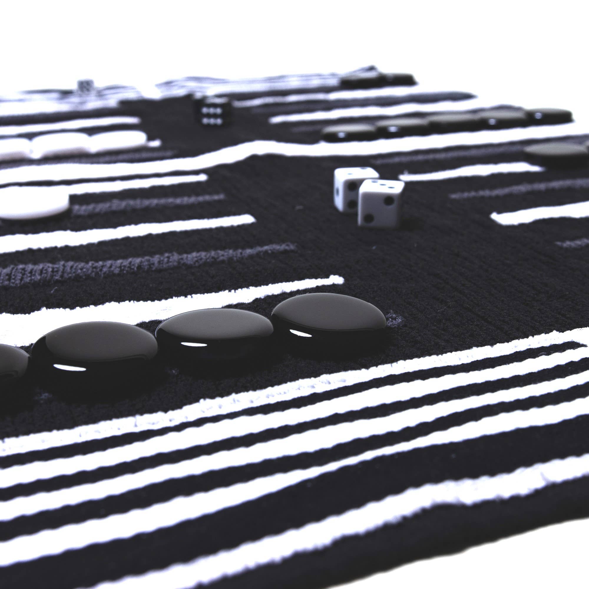 3rd Space by SBR - Venta al por mayor Juegos de mesa - Set de backgammon para viajes y actividades al aire libre con rayas en blanco y negro6