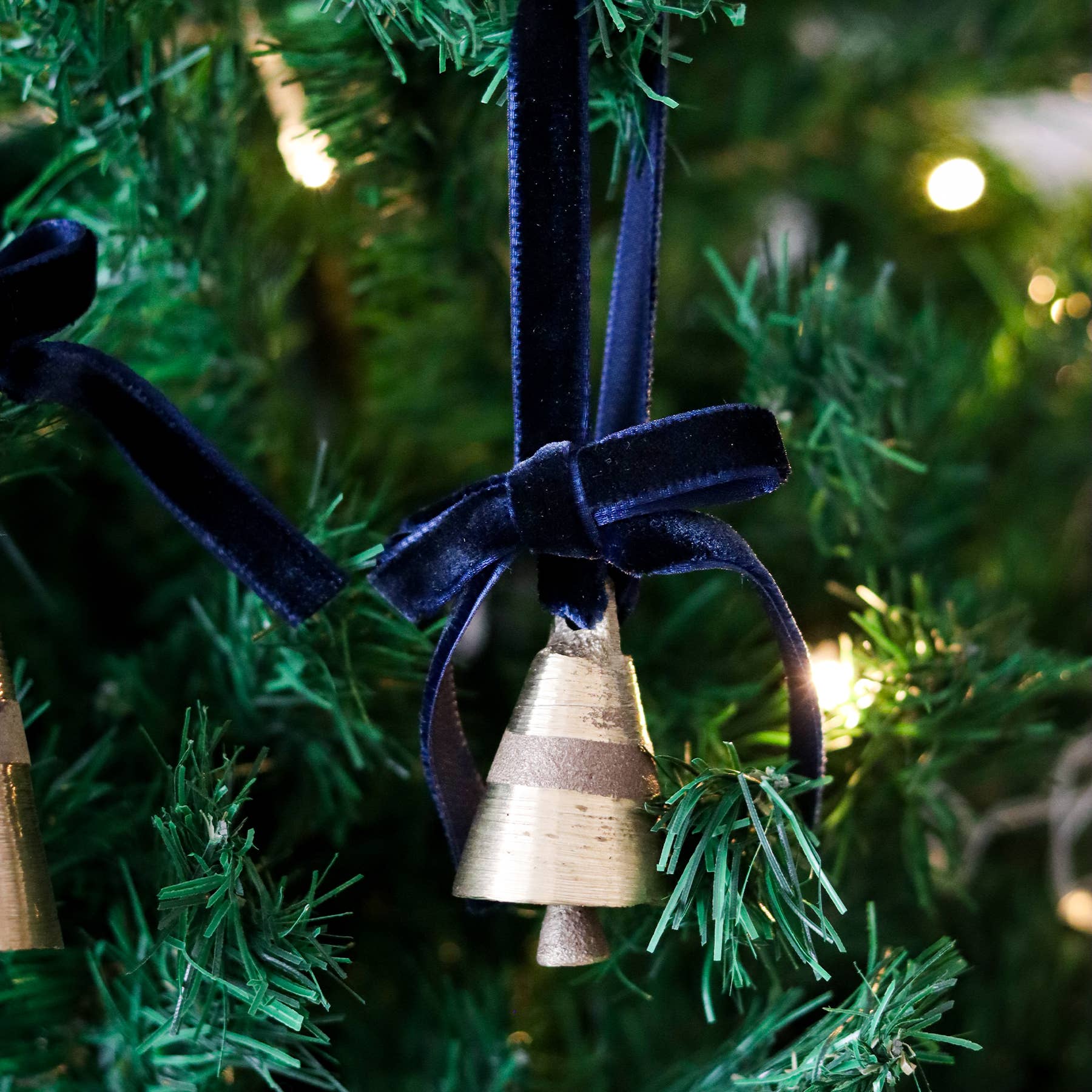 Beige & Stone USA - Wholesale Ornament - Christmas Tree Ornament Bell with Ribbon 3 pieces10