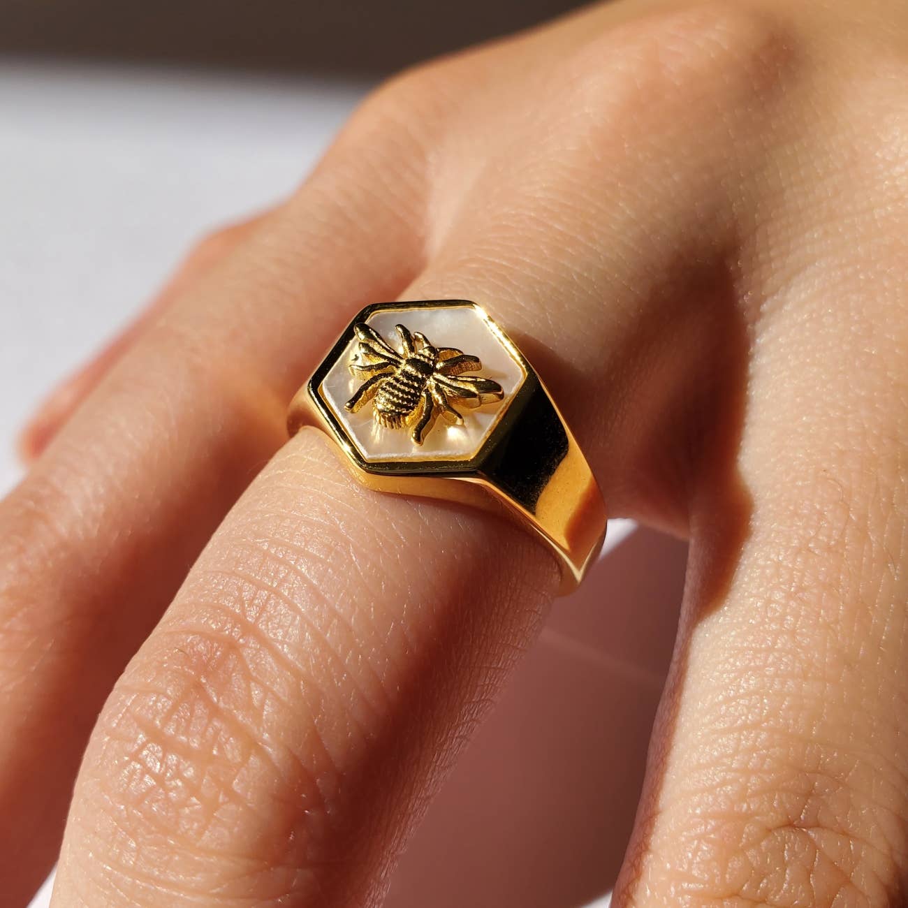HolyBang Jewels - Wholesale Signet Ring - SIGNET BEE RING - R-F17131
