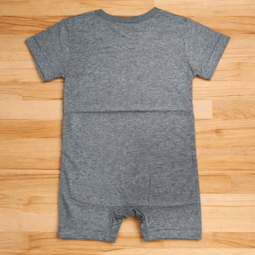 Fennco Styles - Wholesale Rompertje - Baby - Grijze Schattige Grafische Katoenen Babyromper1