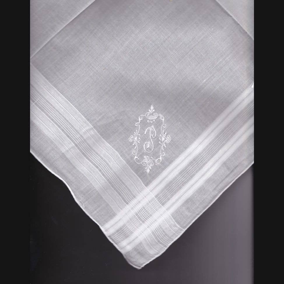 Eastern Sunrise Lace And Linens Inc. - Vente Mouchoir en tissu – homme - Mouchoir vintage brodé à la main en madère avec initiales homme13