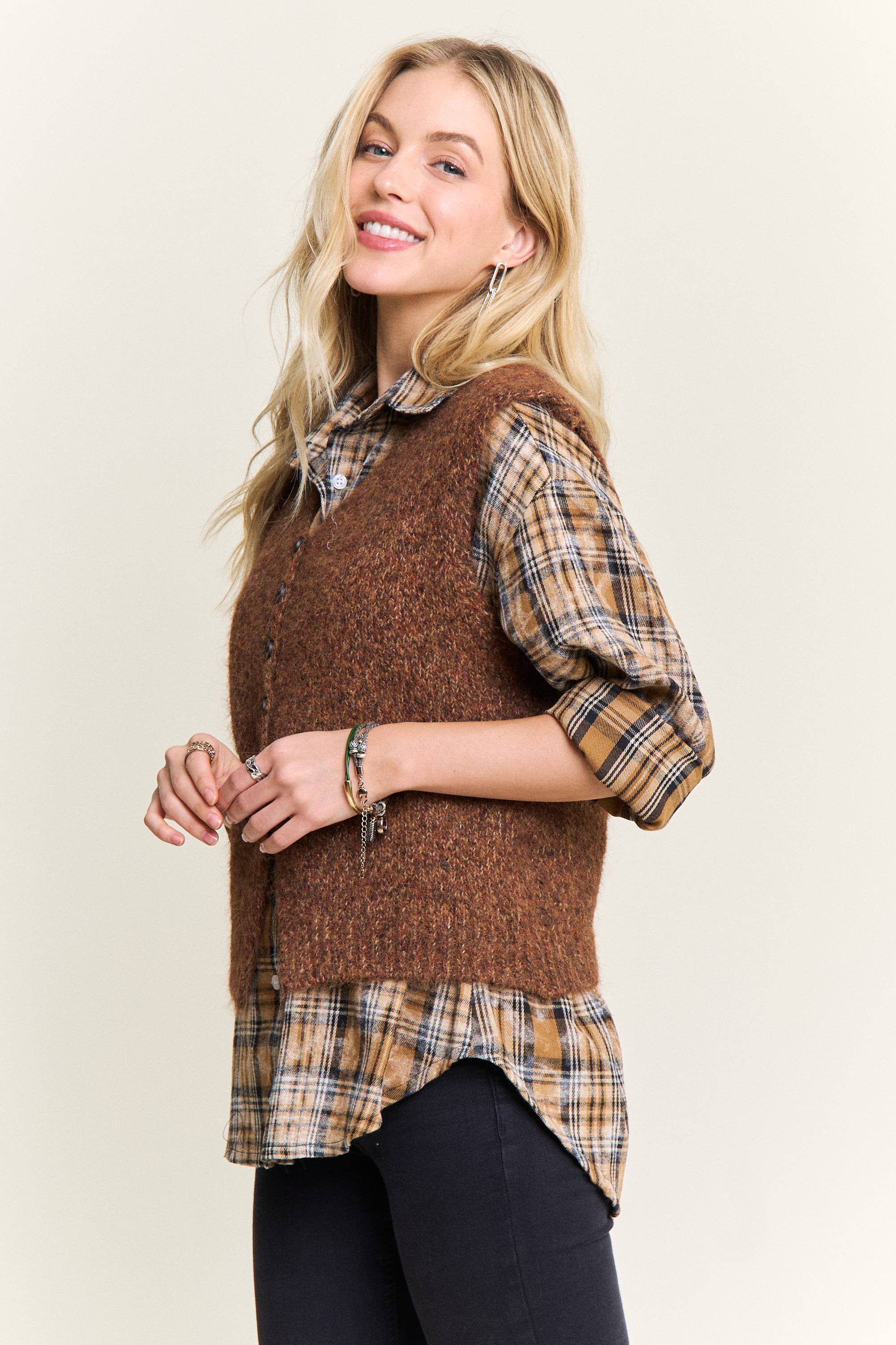 ADORA LA - Wholesale Outerwear Vest - Women's - CESW4158-BUTTON-UP FUZZY KNIT SWEATER VEST6