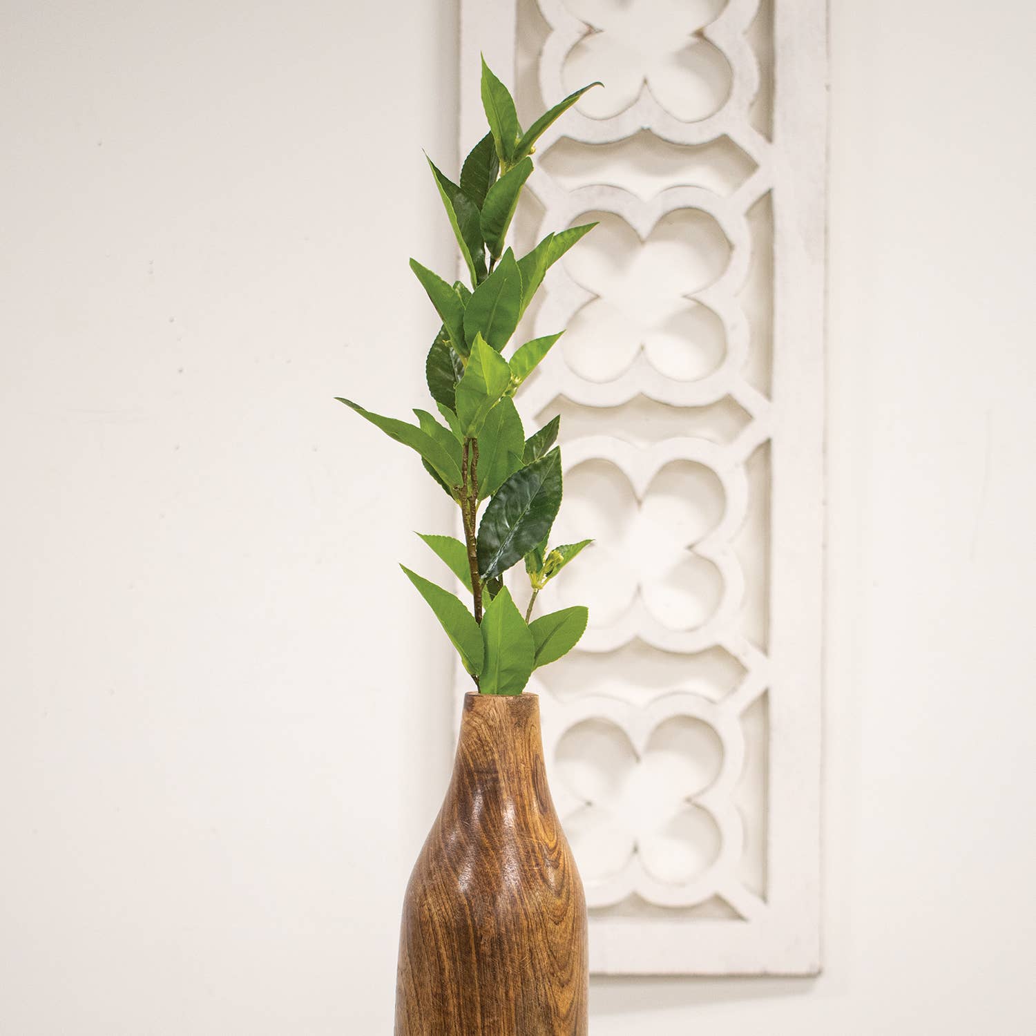 Saybrook Lane - Wholesale Artificial Flowers - Lush Green Laurel Spray - 27.5"H1