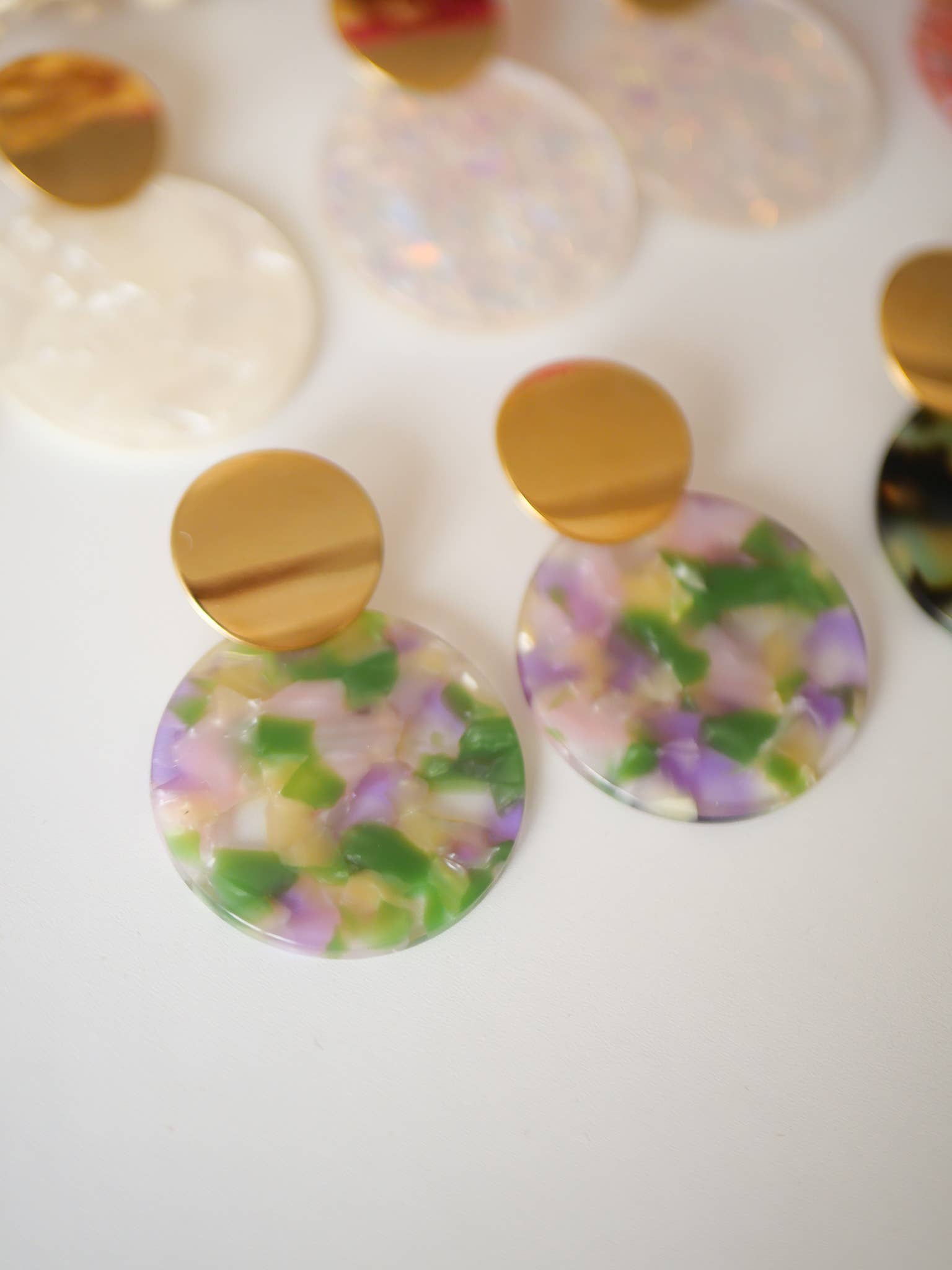 Azeria Création - Venta al por mayor Pendientes colgantes - Pendientes Pia con gancho de acero inoxidable y hebilla de acetato6