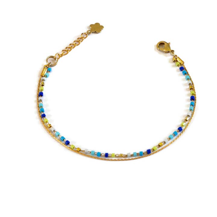 Delicate minimalistische dubbele rij armband met fijn vergulde ketting en Miyuki Japanse glaskralen - Atelier Vivienne voor wholesale door Atelier Vivienne