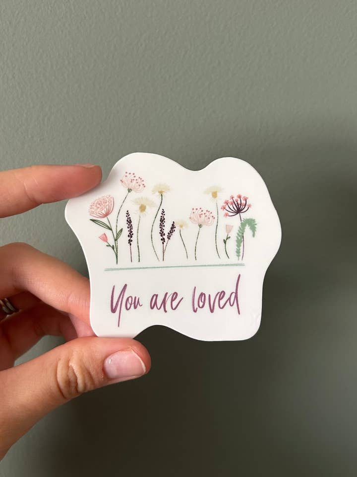 Vous êtes aimé - Autocollant pour la vente par Daisy & Joy Design