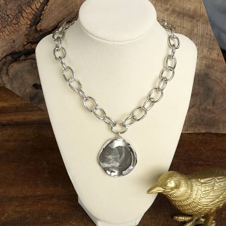 PennyLine inc - Wholesale Pendant/Charm Necklace - Chunky Chain & Hammered Disc Statement Necklace – Gold or Silver Tone1