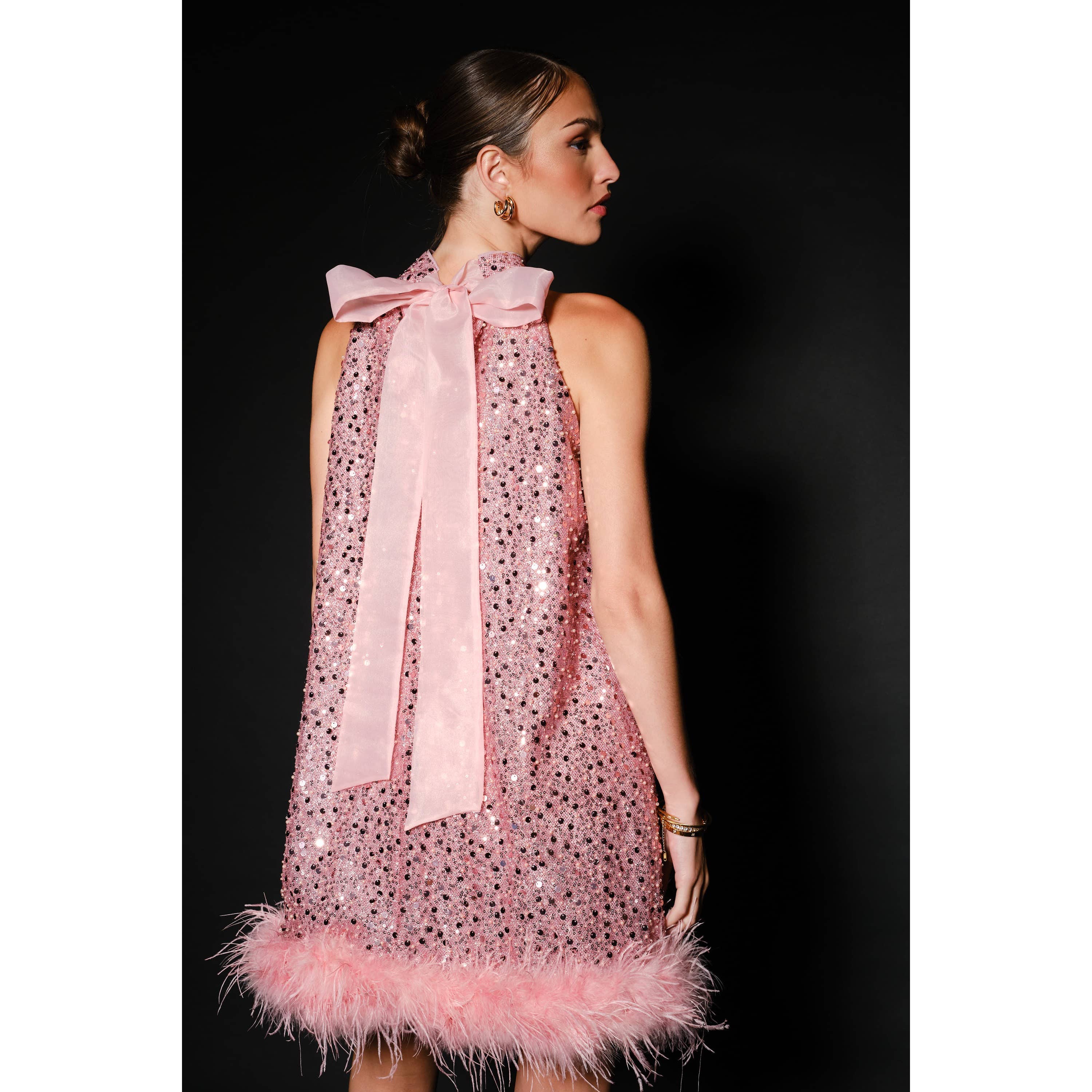 INA – Vestido - Mulher por atacado – Vestido Mini Halter com Laço nas Costas e Apliques de Lantejoulas e Penas9