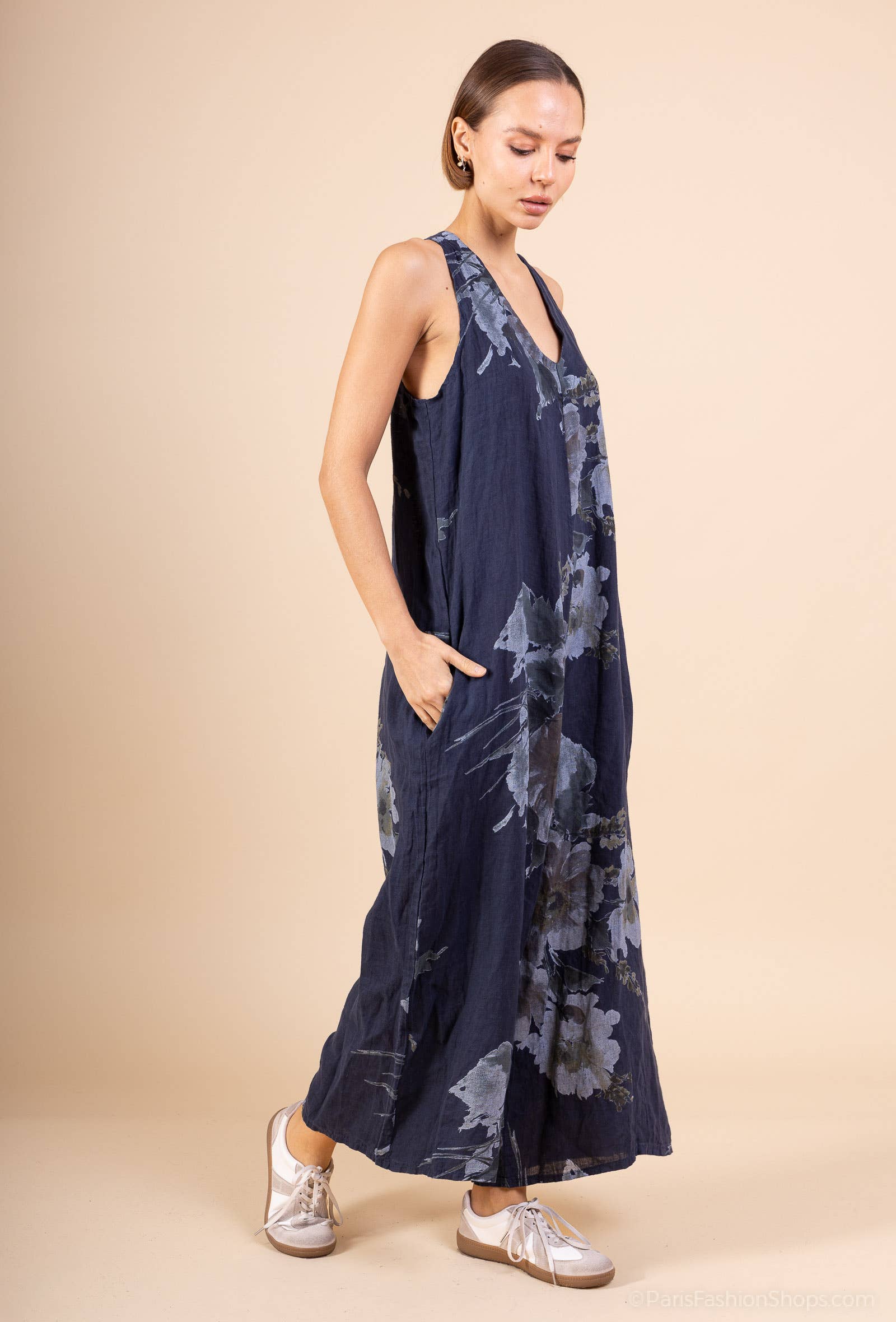 Shyloh - Wholesale Onesie - Women's - Flowy long dress with floral print and straps 2059927