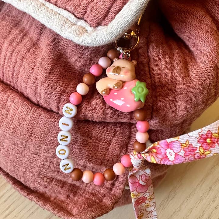 Porte-clés enfant Capybara et Axolotl pour la vente par Perles & Pinpin