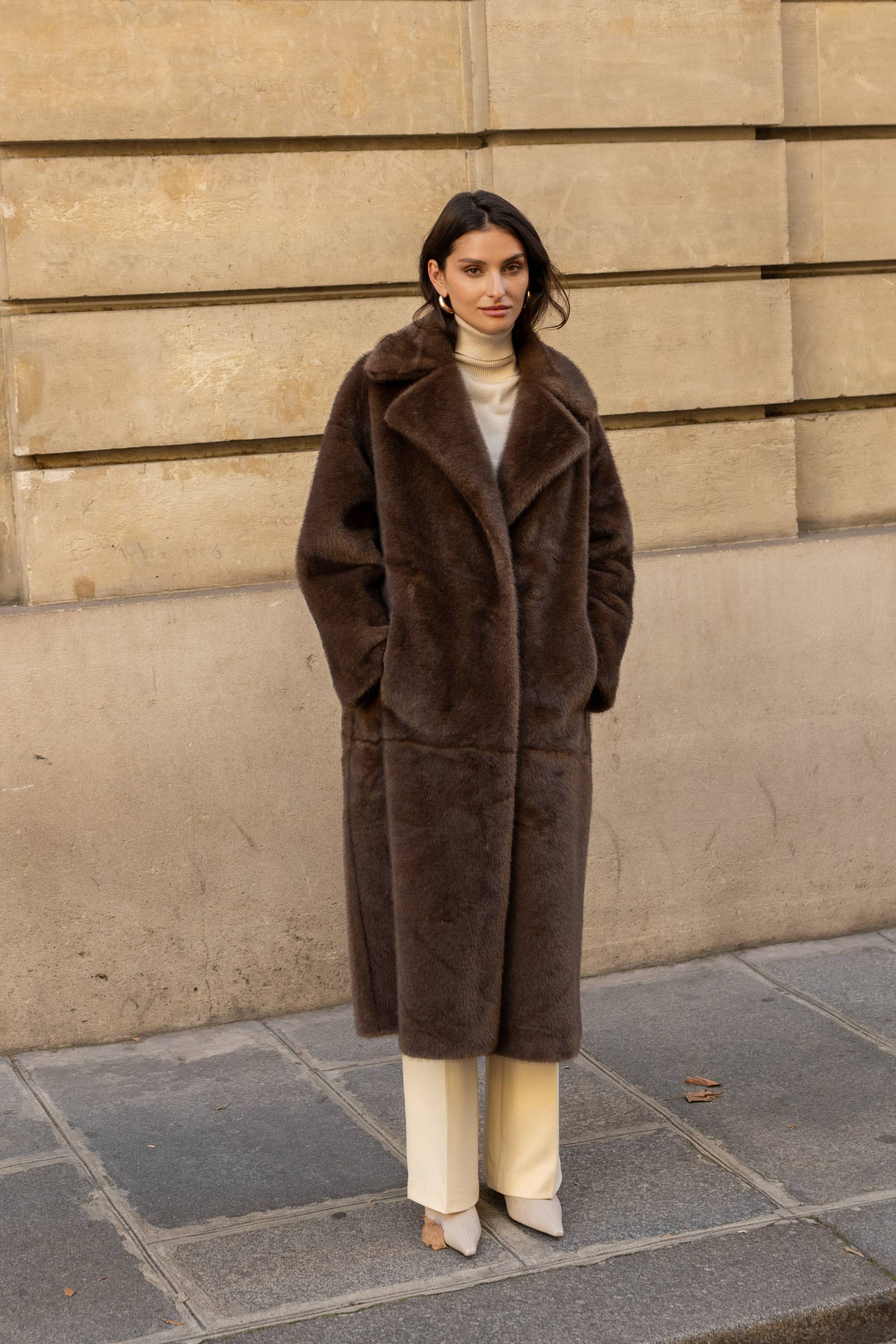 Attentif Paris - Wholesale Fur/Faux Fur Coat - Women's - Long synthetic fur coat with lapel collar23