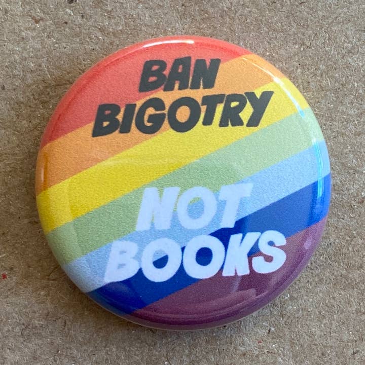 Botón de retroceso Ban Bigotry Not Books para venta al por mayor de AnneArchy