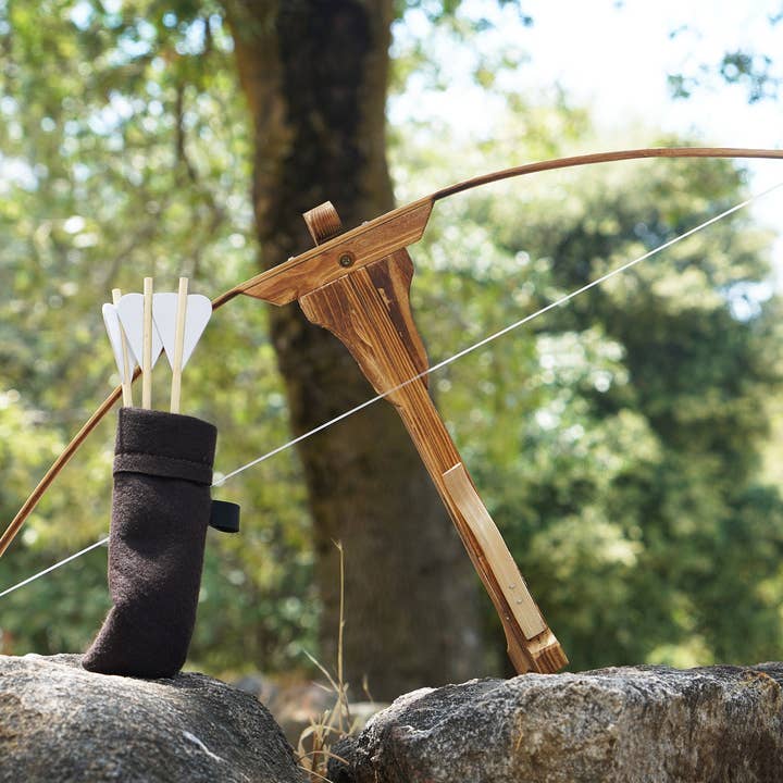 Arbalète jouet de 30" avec flèches et carquois de ceinture pour la vente par Backwoods Provisions