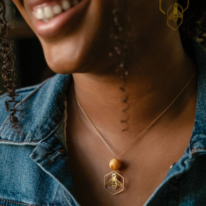 Colar Abelha e Hexágono com Pérola de Pedra Citrina por atacado de A Tea Leaf Jewelry