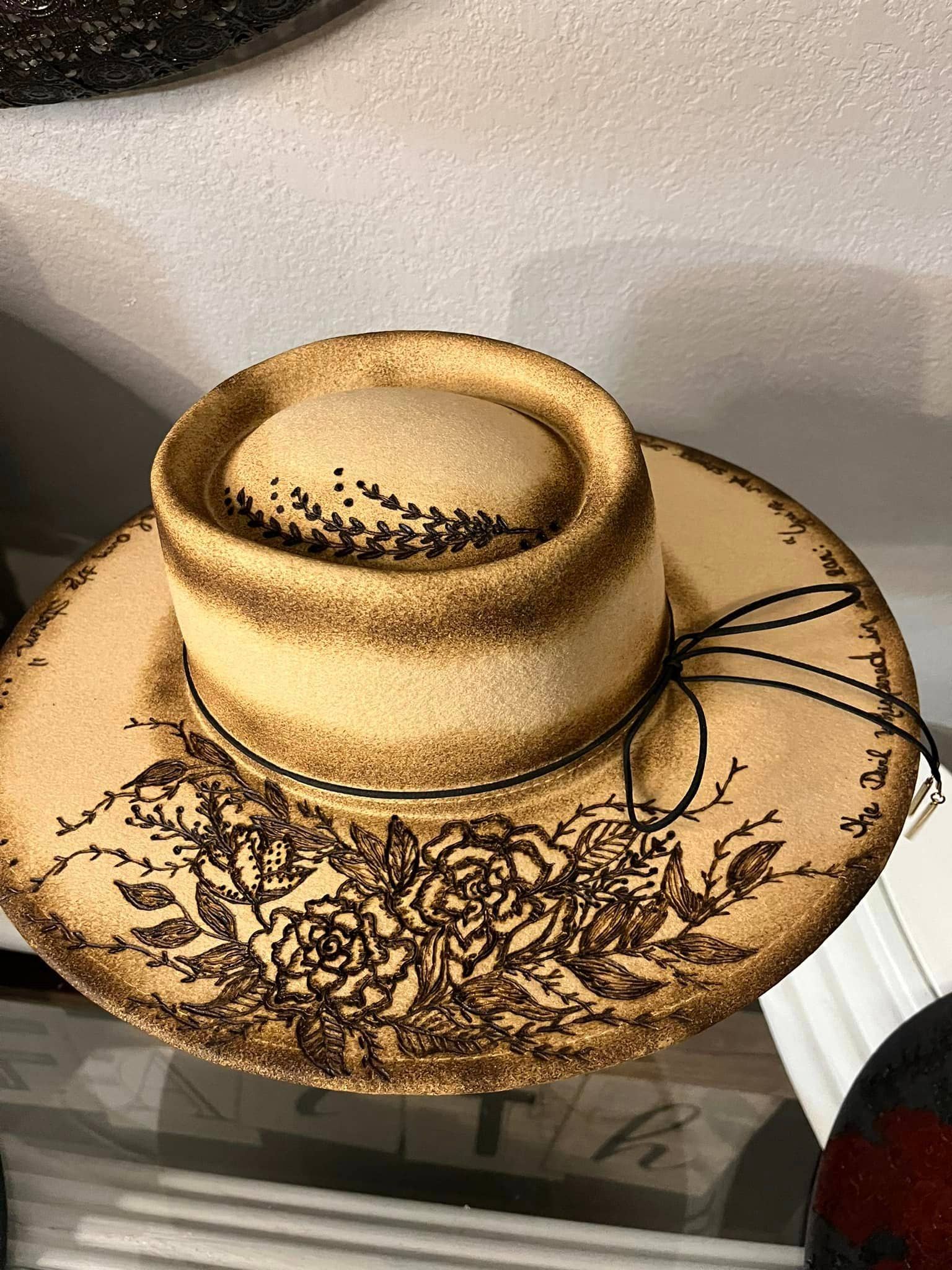 Feathered Gypsy Custom Hats and Boutique - Vente Chapeau de cowboy – femme - Chapeau personnalisé « I Am the Storm »2