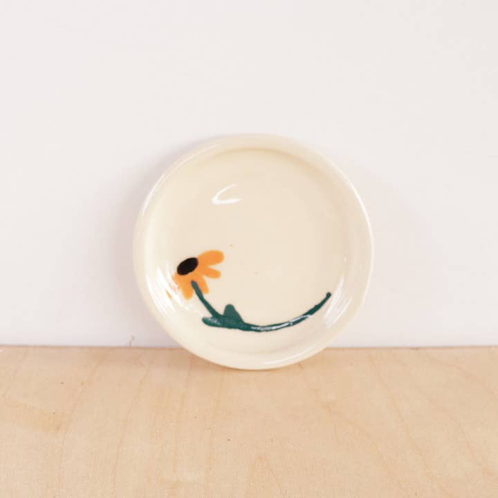 Nightshift Ceramics - Vente Plateaux à bijoux - Plateau à bagues tournesol en céramique1