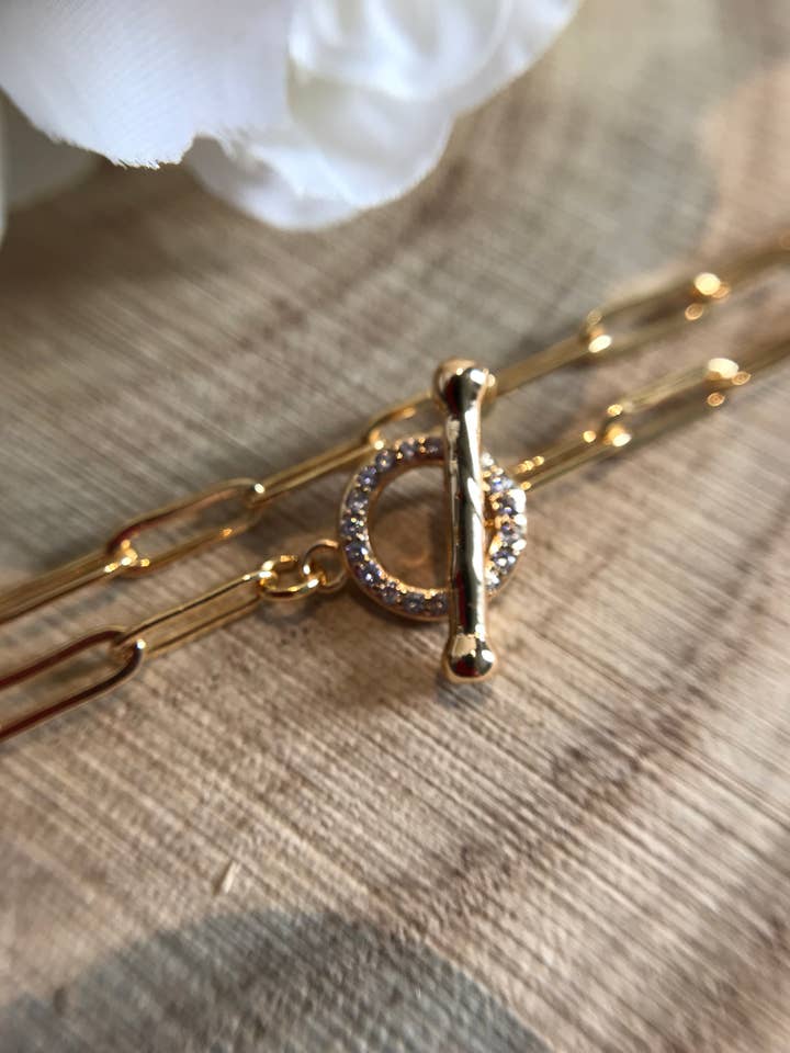 Choker aus vergoldetem Messing, T-Verschluss mit Cubic Zirkonia für den Großhandel von Mlle A by Aline L