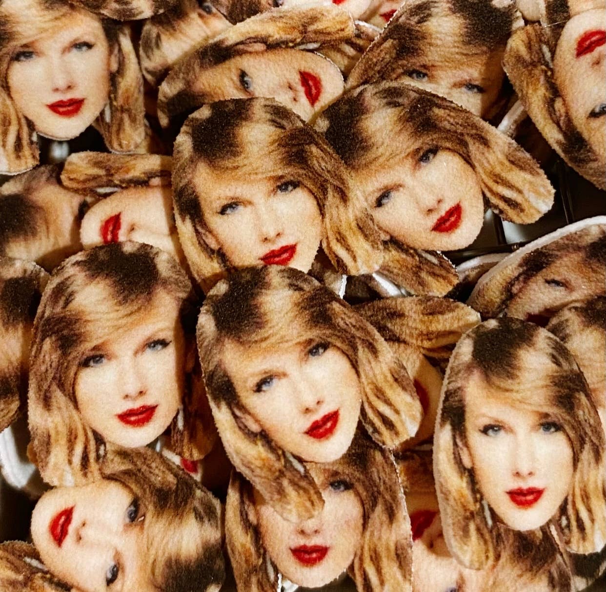 Kismet Showroom – wholesale Solitärörhängen – T Swift Studs2