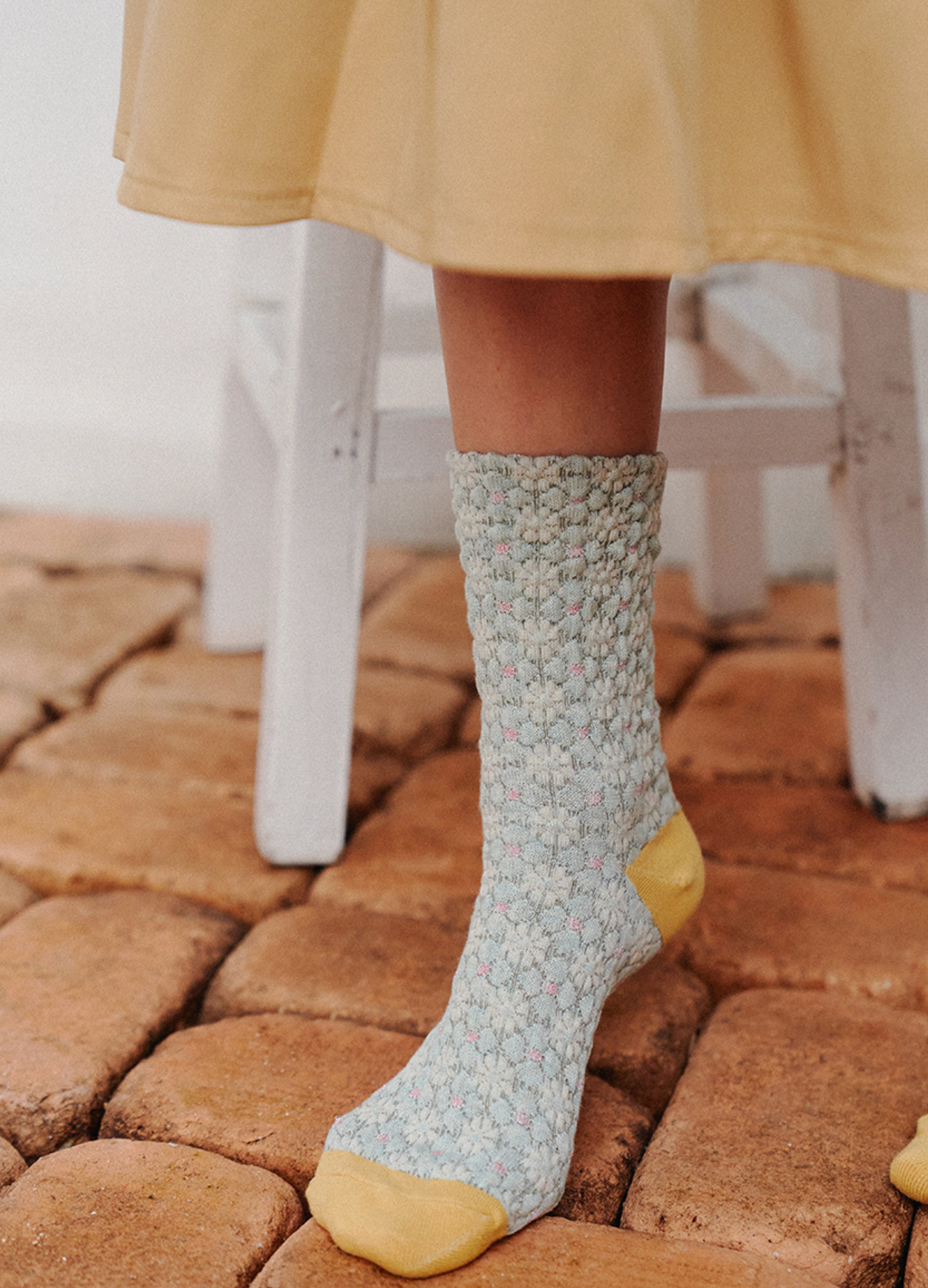 7DAYSSOCKS - Wholesale Socks - Women's - Women's Crew Embo Flower Socks10