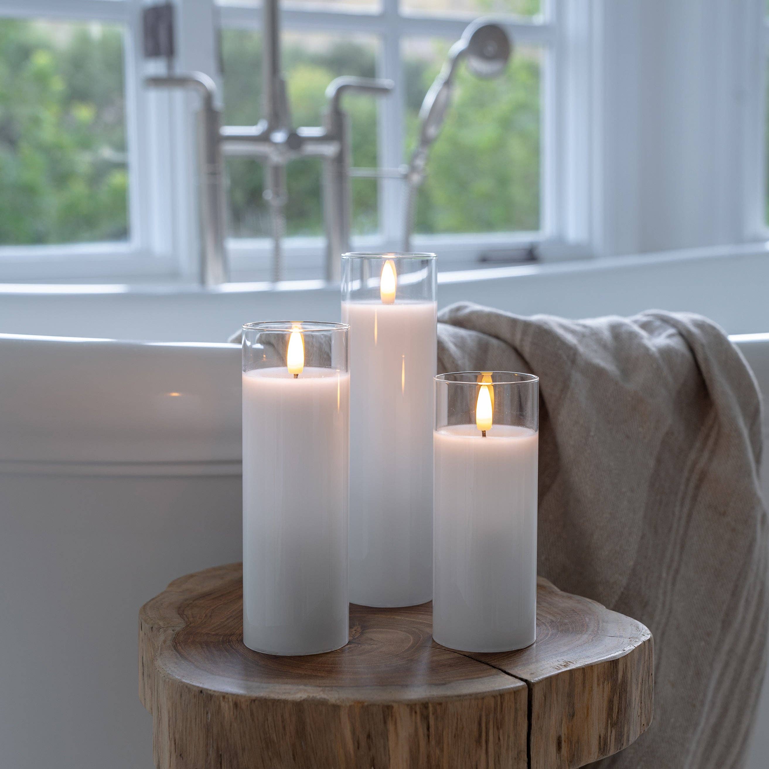 Sandstone & Sage – Großhandel Flammenlose Kerze – Weißes, flammenloses LED-Glaskerzenset (3er-Set) - mit Fernbedienung und Timer1
