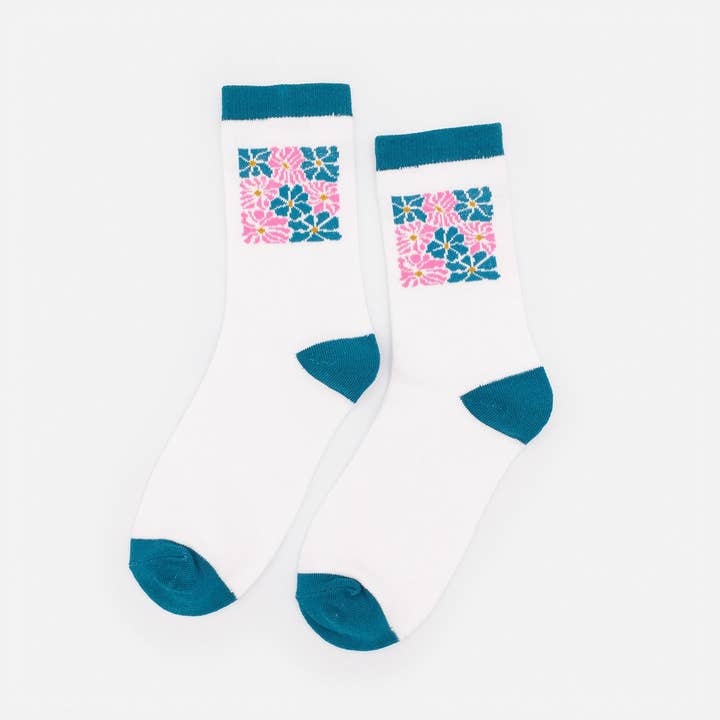 White socks with pink & teal flower pattern - SO253-027MM pour la vente par Bizou