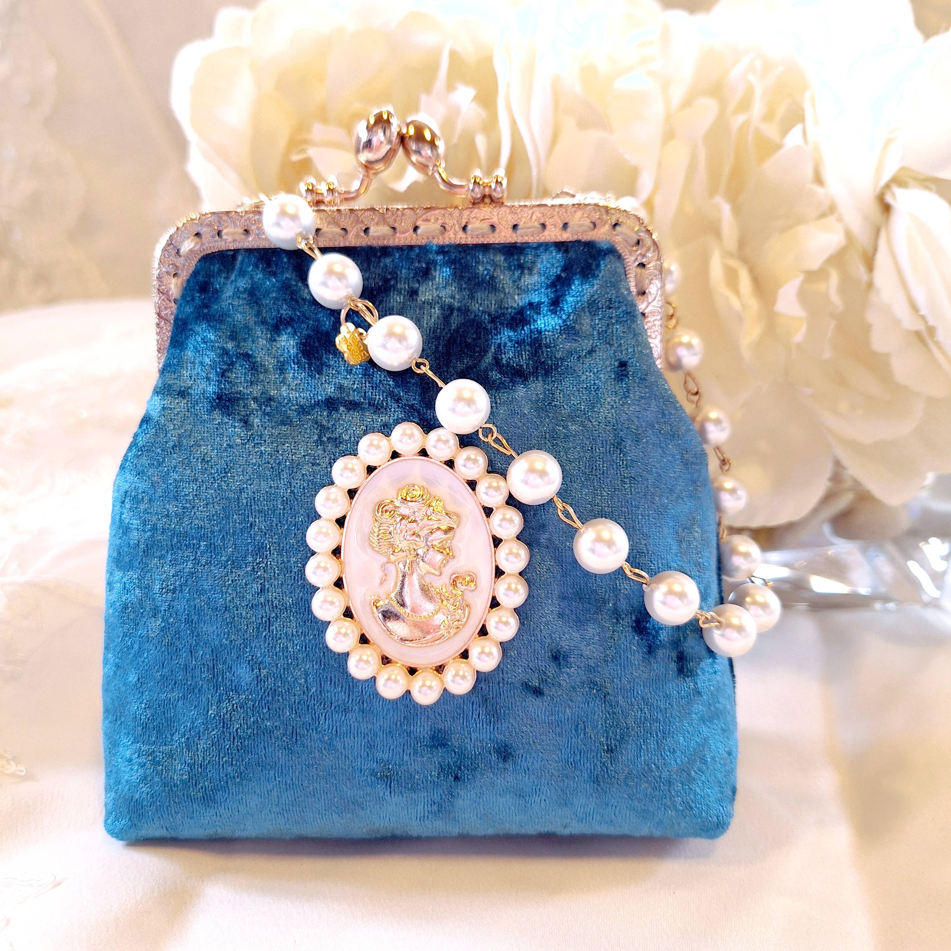 LeisTextileStudio - Wholesale Wallet - Women's - Handmade Velvet Vintage Kiss lock Handbag With Card Holder17