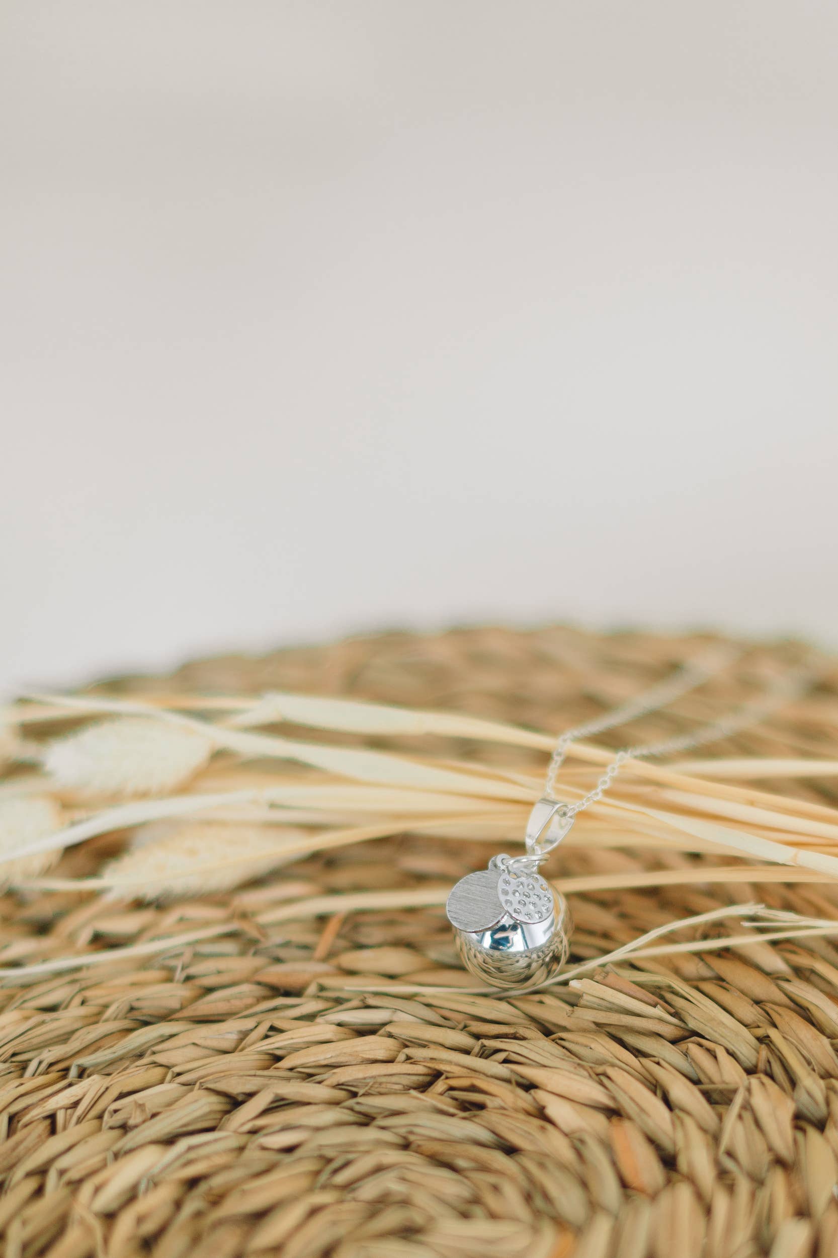 CESTBOLAVIE - Wholesale Pendant/Charm Necklace - BOLA LEON2