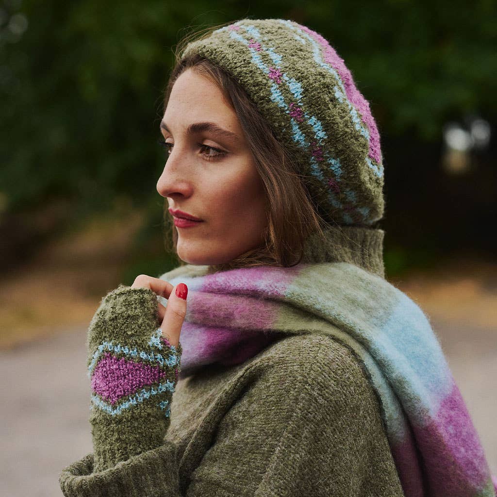 Forever England / Millie Mae – wholesale Gloves – Women's – Trixie Fingerless Gloves - Forest Green / Purple1