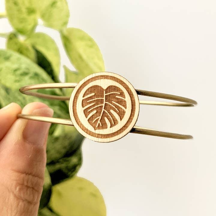 Monstera bracelet for wholesale by CAMBIFOLIA