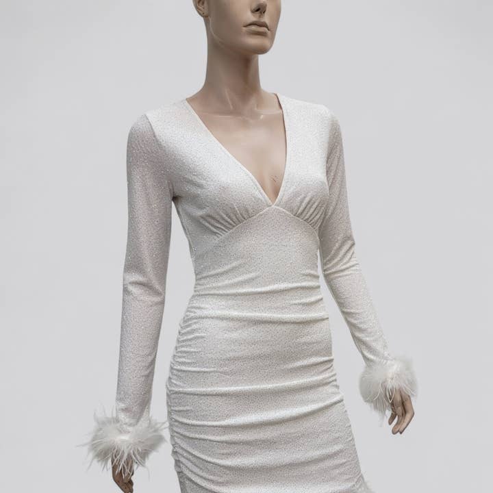 65096 Abito Attillato Contemporaneo con Dettaglio di Piume per la vendita all'ingrosso da parte di Puzzles Enterprises