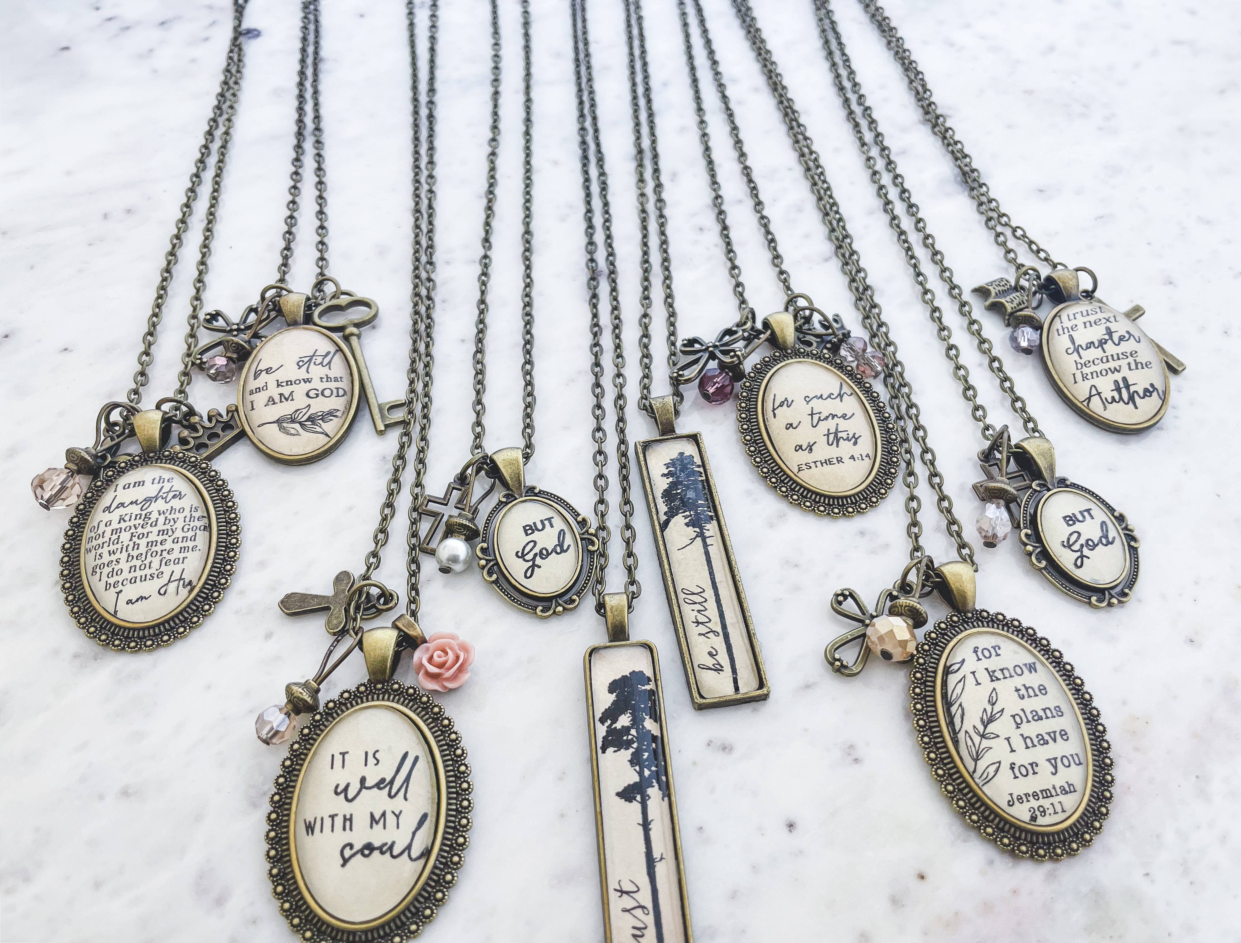 Ivy Barn Designs - Vente Parures de bijoux - Empilements de bracelets chrétiens perlés + colliers inspirants13