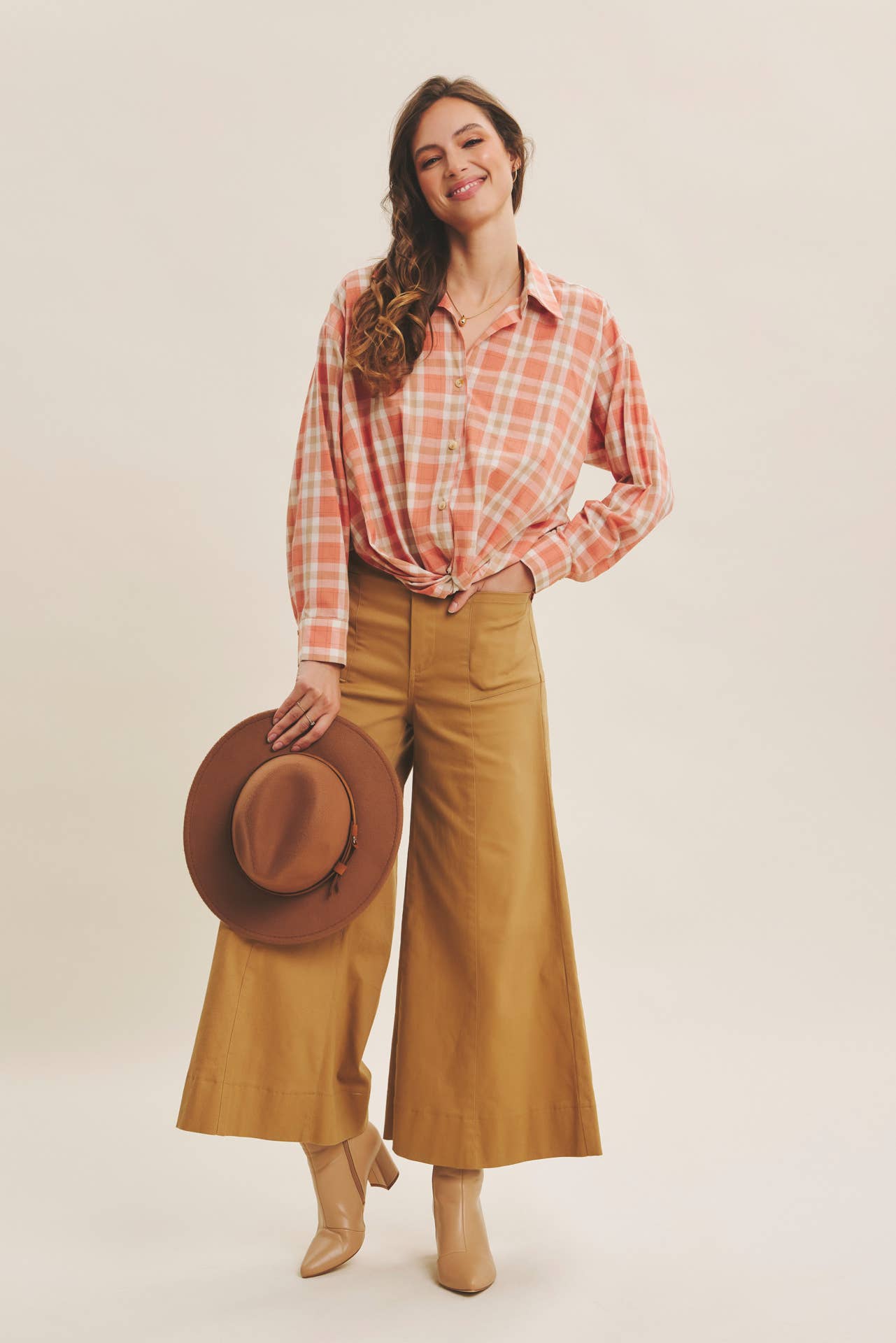 in february - Vente Jean – femme - PANTALON COURT À JAMBES LARGES ET TAILLE HAUTE EXTENSIBLE31