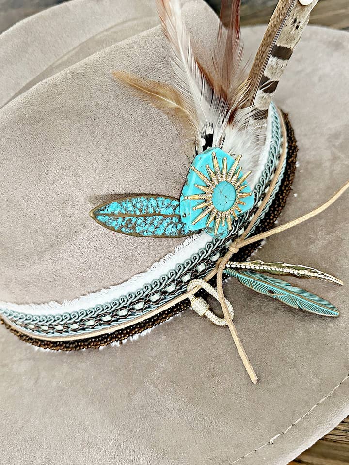 Cappello in pelle scamosciata personalizzato regolabile RELENTLESS per la vendita all'ingrosso da parte di Sweet Grace