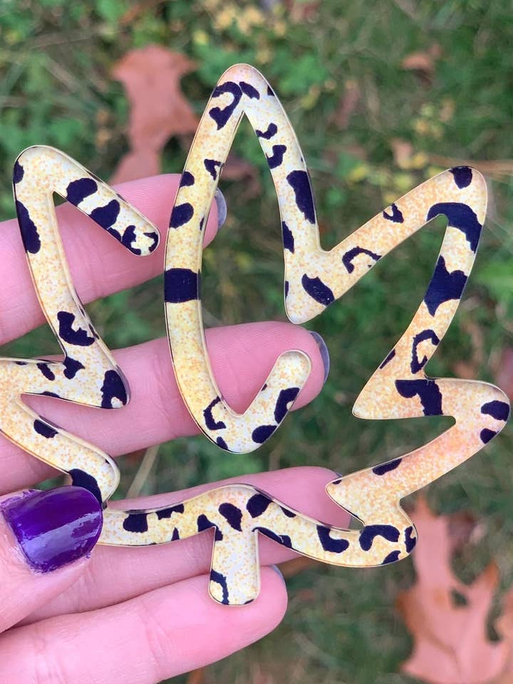 Custom Pattern Leaf Paperclip – Jumbo Office Accessory for wholesale by The E Tribe Co.