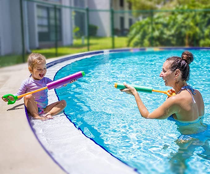 Lelaffet – wholesale Beach/pool toy – Child & baby – 4 Set Super Soaker Water Squirt Shooter Water Blaster Toys5