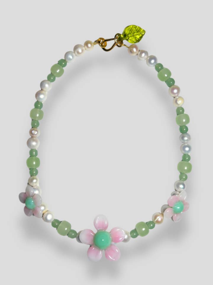 Collana Sognando la Primavera - Rosa/Verde per la vendita all'ingrosso da parte di Jean Riley Jewellery