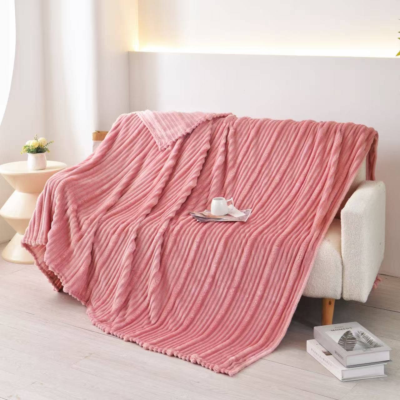 FLUFFERY - Wholesale Throw Blanket - Plush Flunnel Throw – Ultra Soft Ribbed Blanket Texture7
