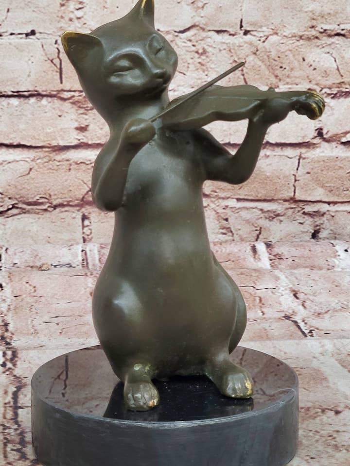 Estatua de Gato de Bronce Tocando el Violín – Felino Musical sobre Mármol para venta al por mayor de Bronzhaus
