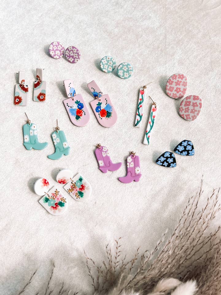 Clous Ezra à motif floral intégral pour la vente par Corvega Clay Goods