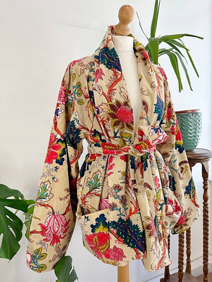 Essential Designs London - Wholesale Kimono – Women's - Luxury Velvet Boho Quirky Floral Layer Dinner Chic Coat Bomber Jacket Bolero Spring Lover Cosy Gift | Elegant Bright Beige Pink Teal9