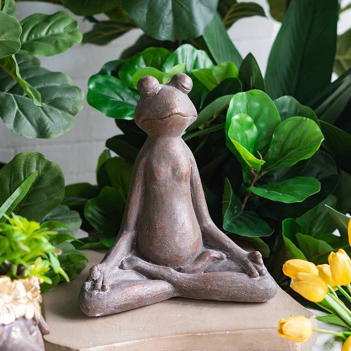 Rana de Yoga Marrón en Posición de Loto con Detalles Dorados de 12x6.5x13.5" para venta al por mayor de A&B Home Group Inc.