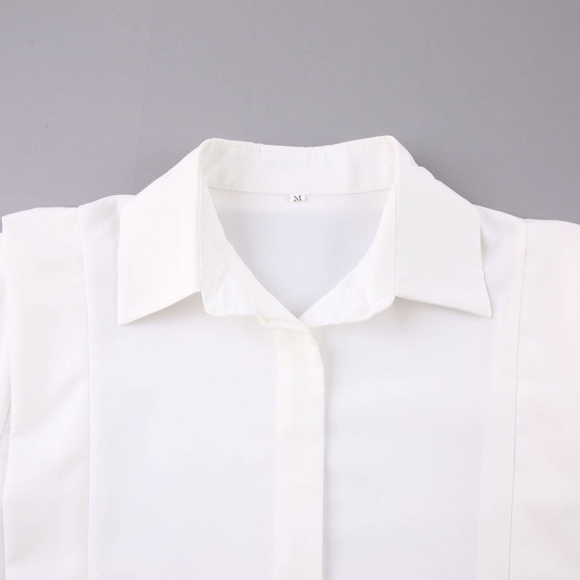 Marayn – Camisa com botões no colarinho – Mulher por atacado – Blusa Branca de Outono Estilo Moderno Chique e Descontraído10