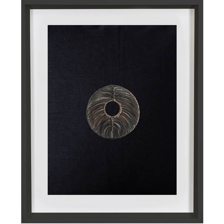 Disque en cuivre sur œuvre noire 40 x 50 cm pour la vente par BHD HOME